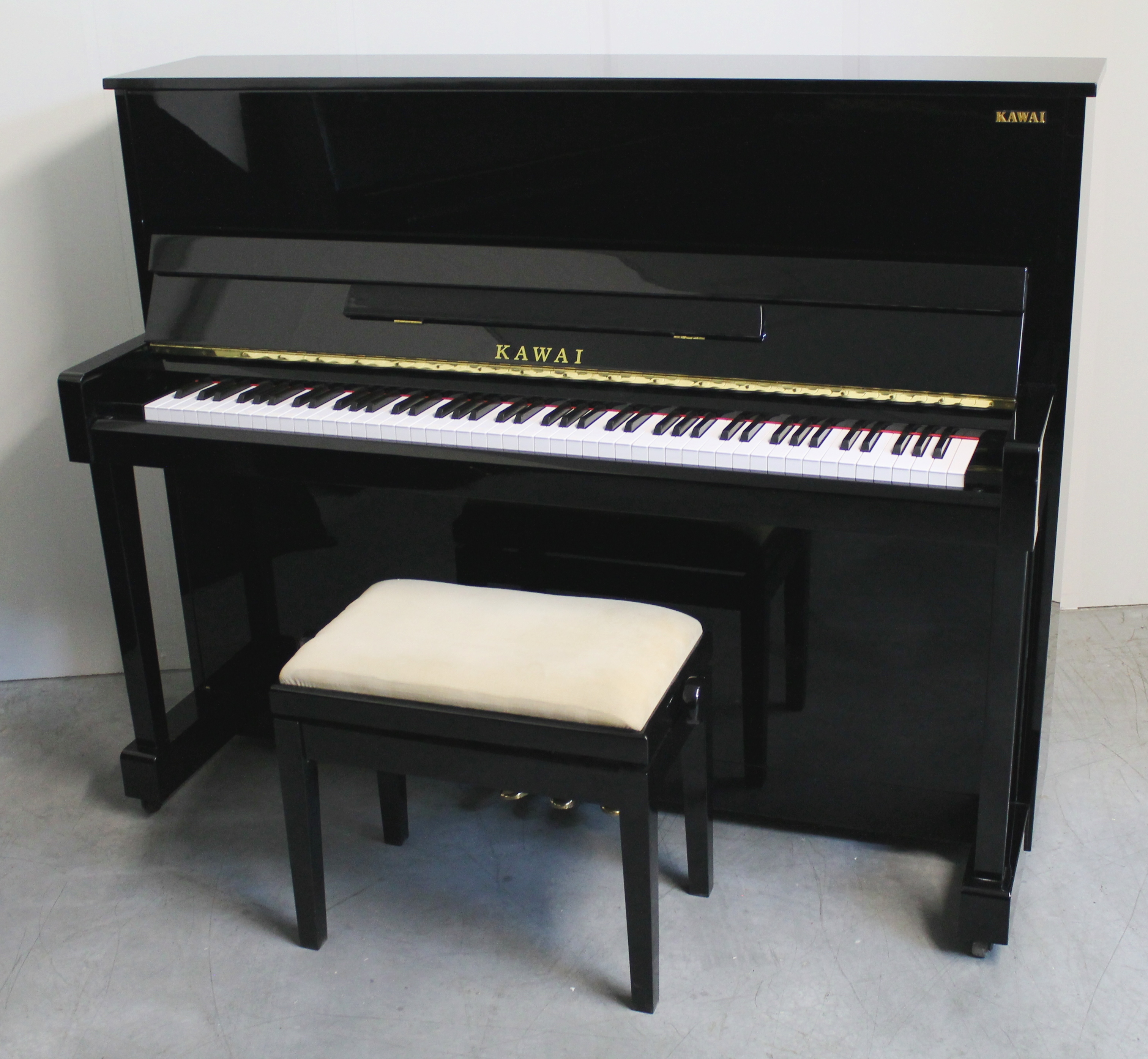 img_3976 - Piano Lobby